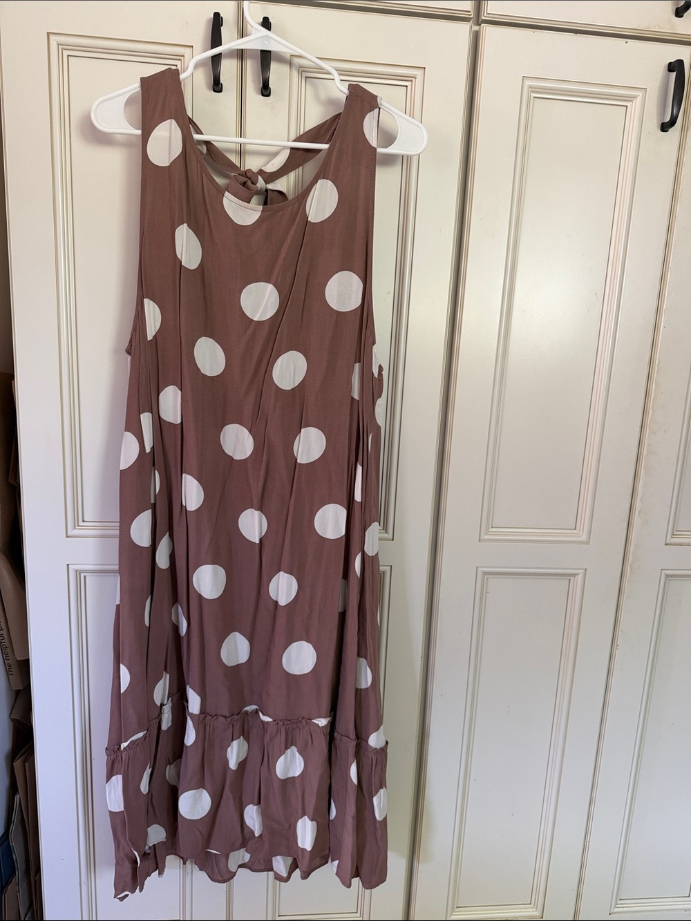 Sleeveless Polka Dot Swing Dress in Mauve/Mocha